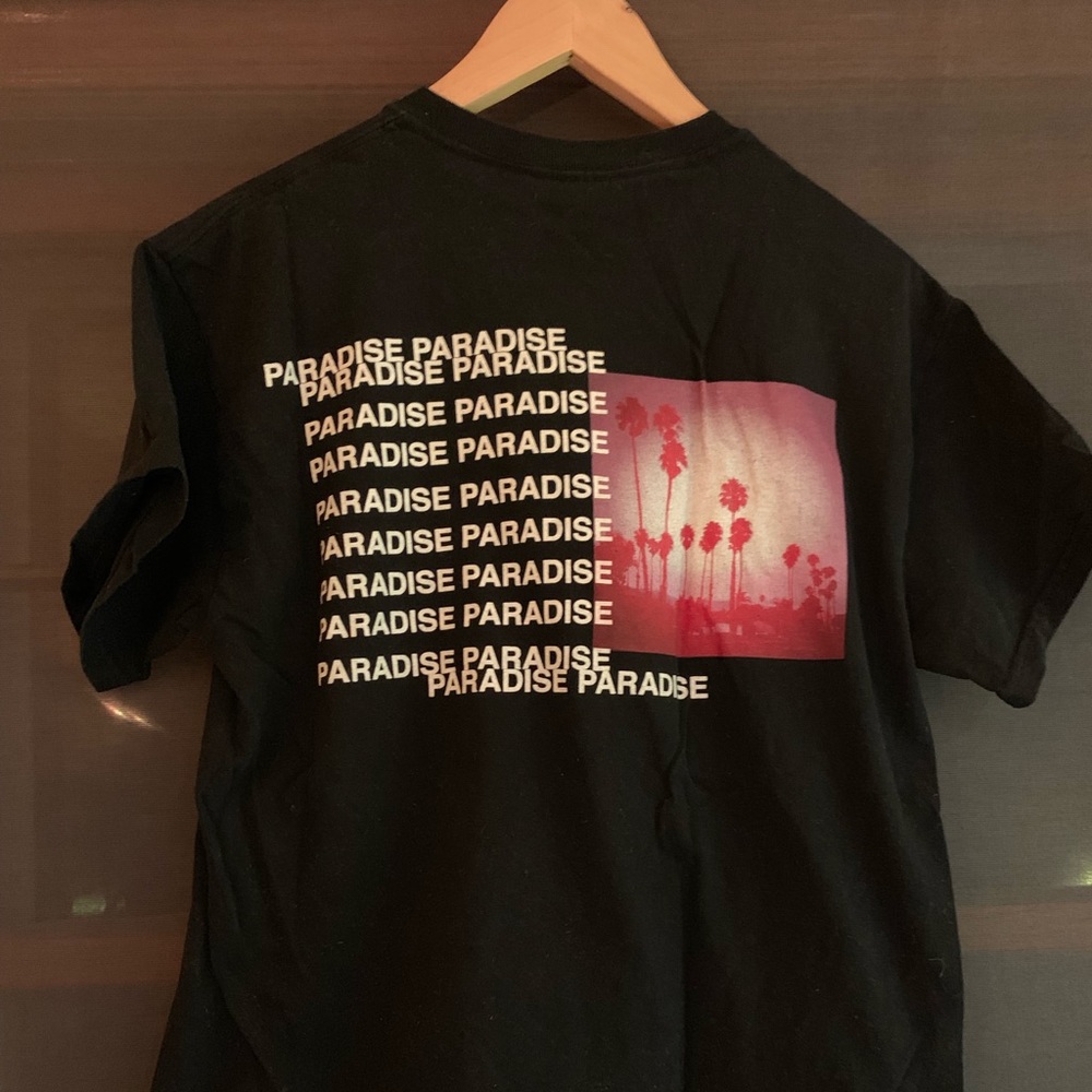 Paradise short sleeve t shirt for men. Size medium
